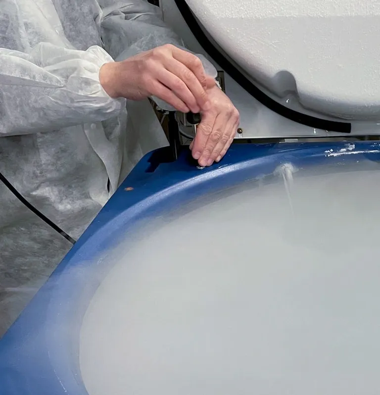 Ein Cryotank der gewartet wird